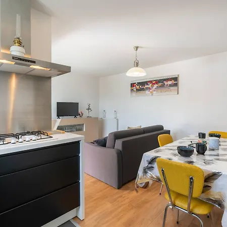 Apartment : T2 De Standing, 49m², Proche Marche, Et Thalasso, Parking Inclus - Fr-1-477-243 *