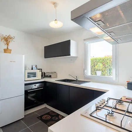 Apartment : T2 De Standing, 49m², Proche Marche, Et Thalasso, Parking Inclus - Fr-1-477-243 Carnac